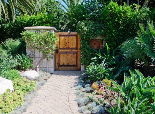 Beautiful Landscaping Ideas For Front and Backyards