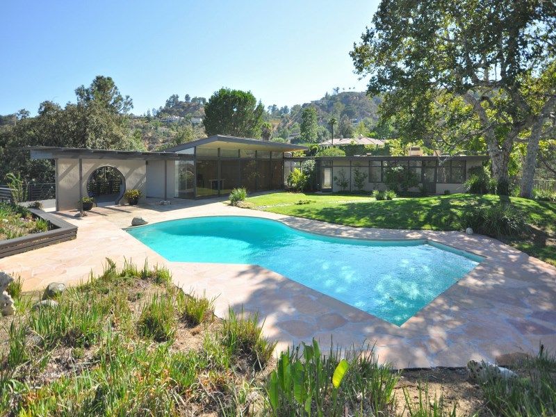 Rachel Bilson’s Delightfully Calm Home