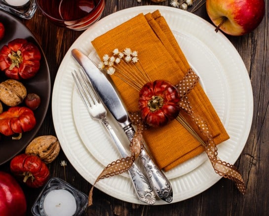 Try One Of These Beautiful Thanksgiving Table Settings This Year