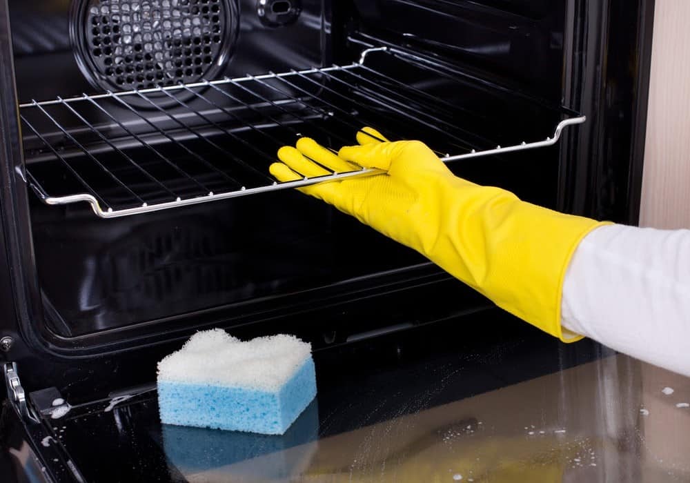 The Do’s and Don’ts of Properly Cleaning an Oven, the Heart of the Kitchen