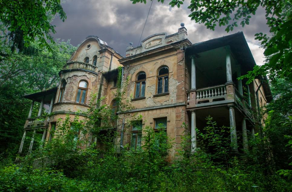 Multi-Million Dollar Mansions That Were Abandoned For Years