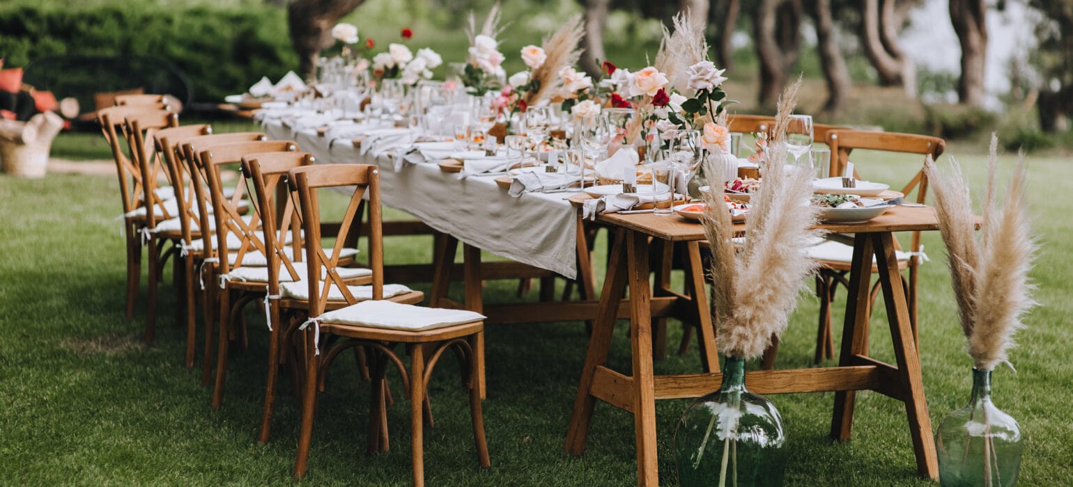 30 Jaw Dropping Bridal Table Settings to Create For Your Wedding Day
