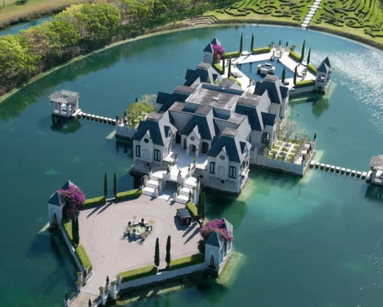 We Want to Retire in These Beautiful Homes Surrounded By Water
