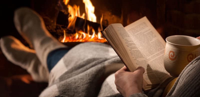35 Cozy Winter Reads to Curl Up With by the Fireplace